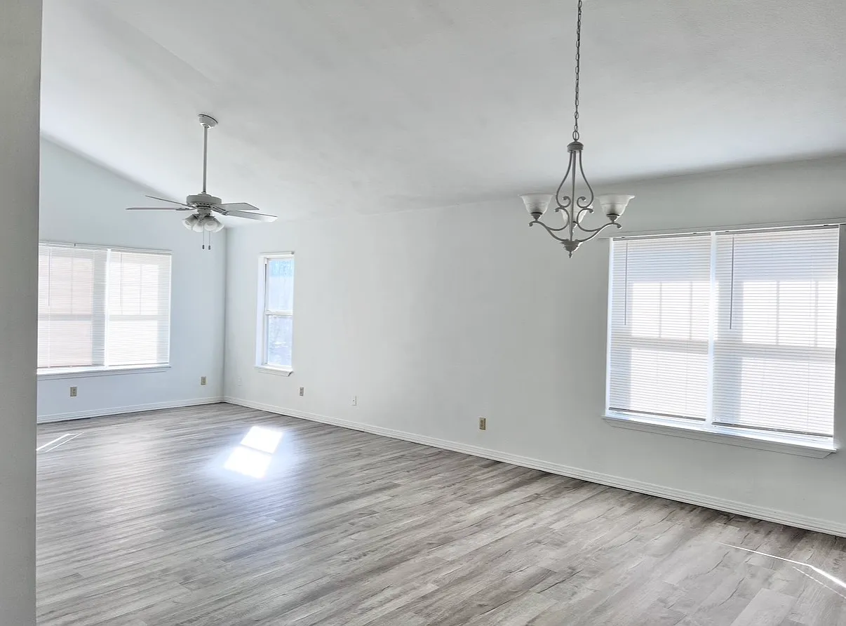 1404 Martin Street - 1 — Photo 4