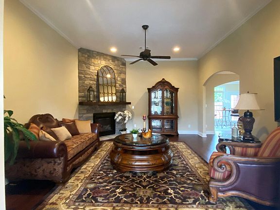 4th image of 414 Savannah Village Dr