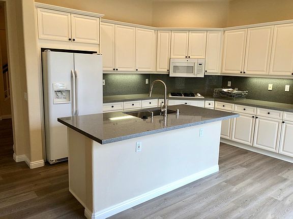 Kitchen with plenty of cabinets
