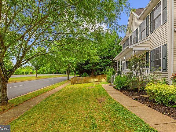 4th image of 396 Driftwood Ct