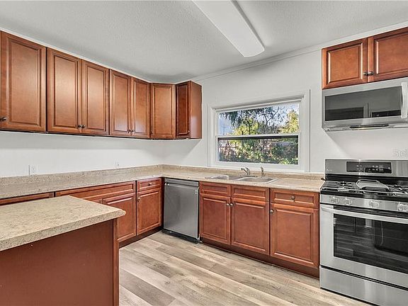 2nd image of 220 Inwood Ave