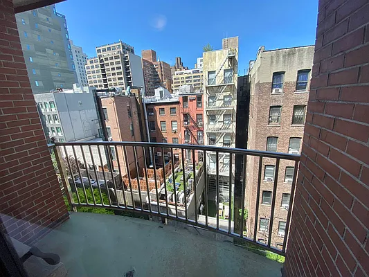 Rented by J PRESTON AND ASSOCIATES INC | media 14