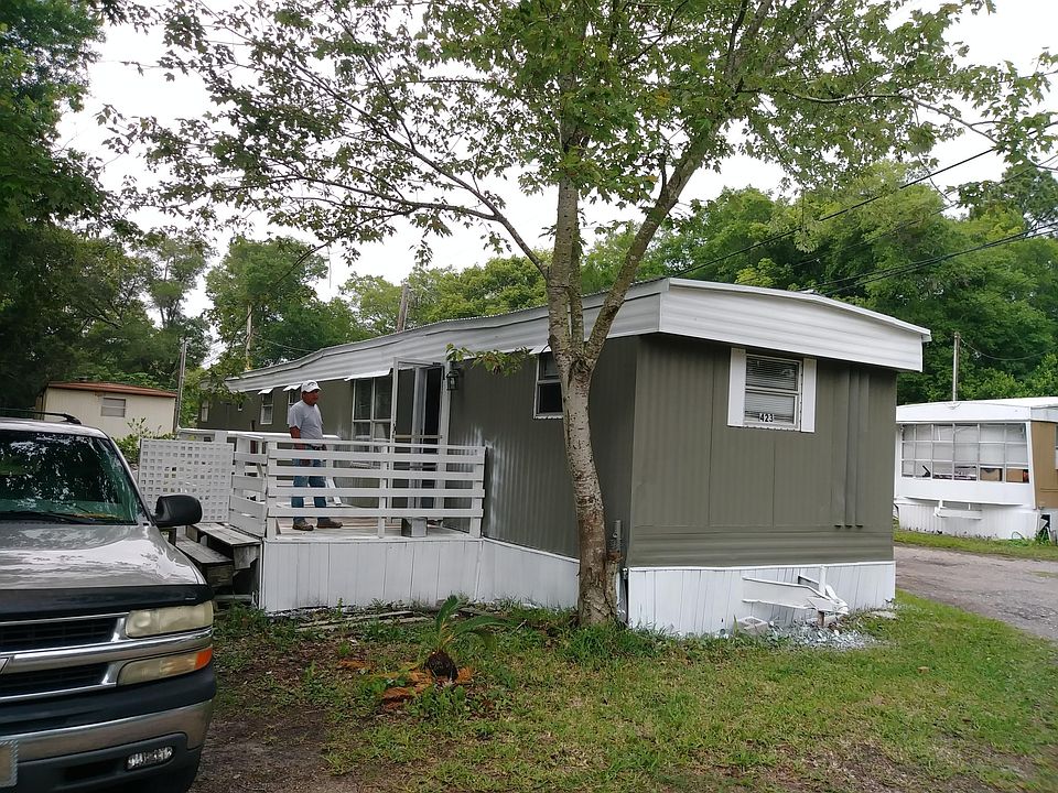New metal roof.. back porch.. freshly painted.