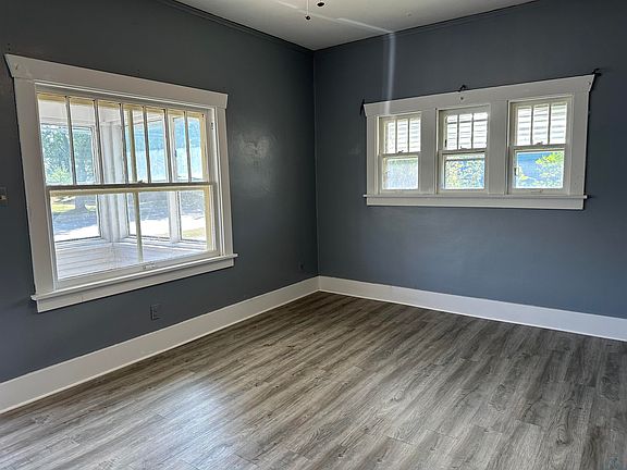 4th image of 904 N Lake Ave