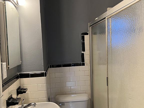 3rd image of 775 Myrtle Ave #B7