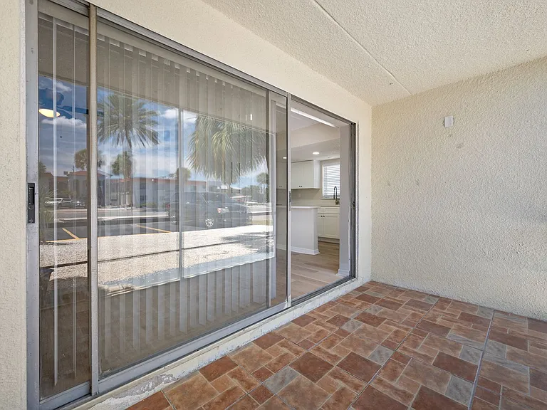 Oasis I on St Pete Beach — Photo 34