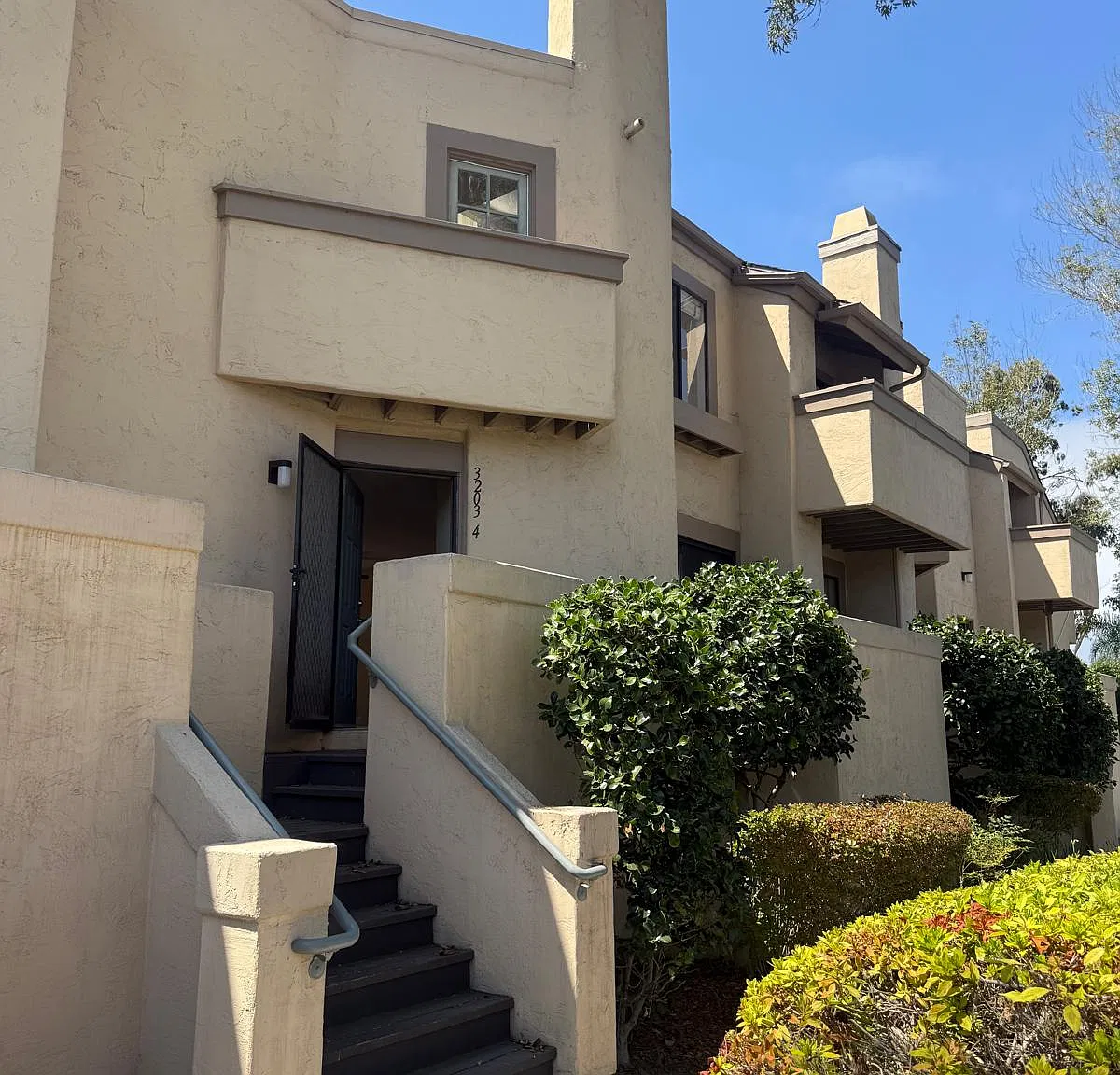 2 bed, 2.5 bath, 1074 sqft, $3,650 — Photo 2
