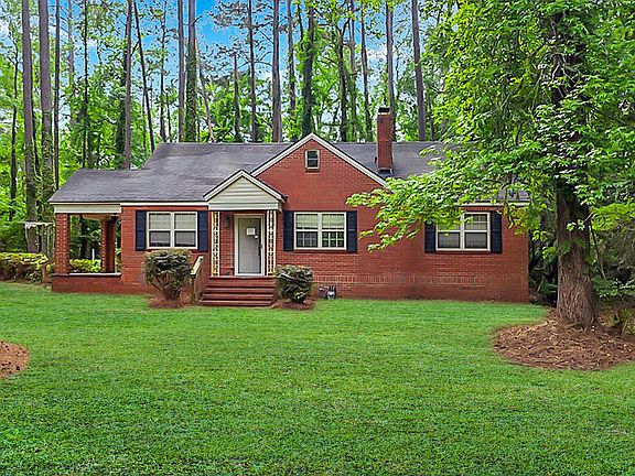 4th image of 819 Hillcrest Dr