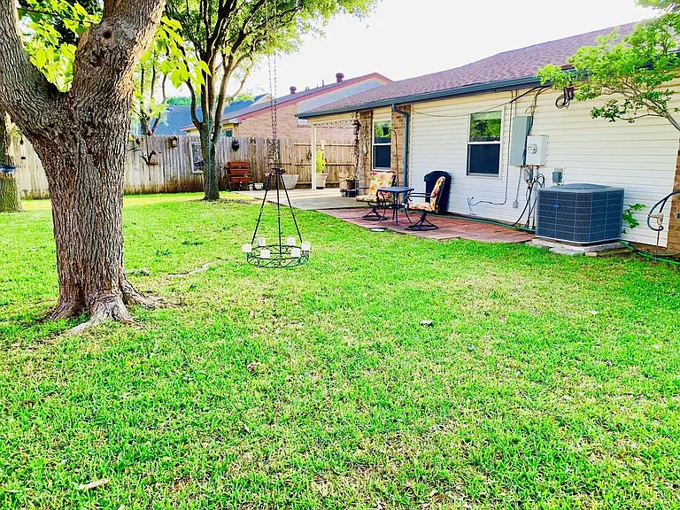 7704 Independence Dr — Photo 6