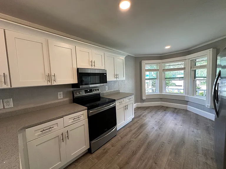 1724 Chatham Cir — Photo 7