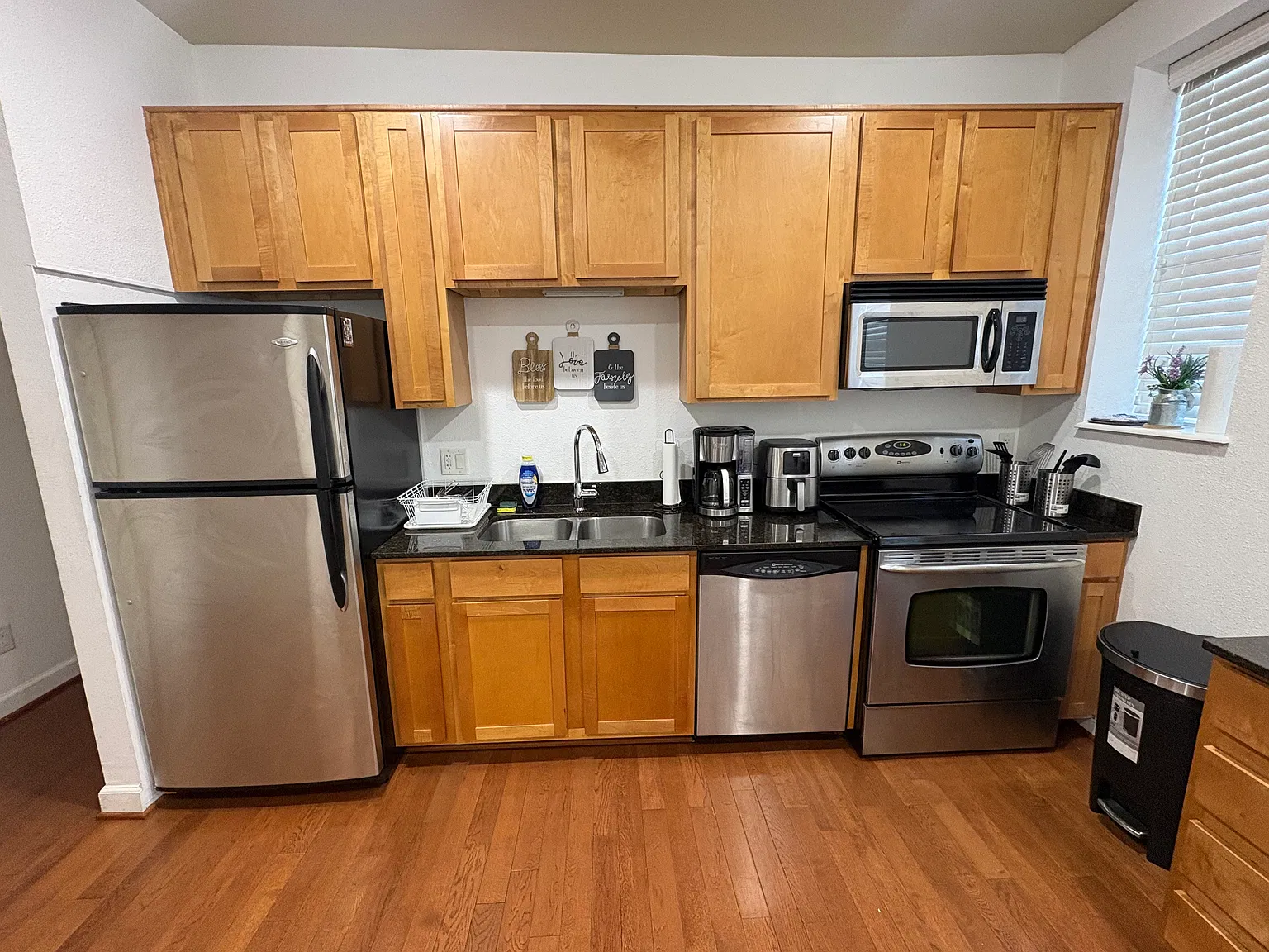 2 bed, 960 sqft, $2,000 — Photo 2