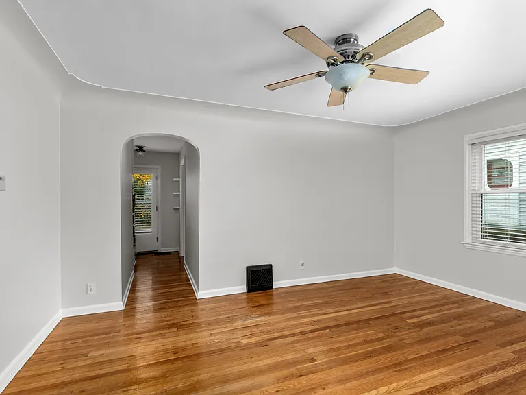 2116 Riverside Dr NE — Photo 3