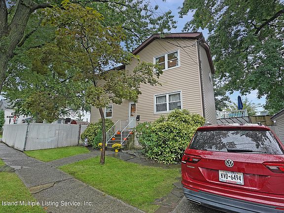 2nd image of 386 College Ave