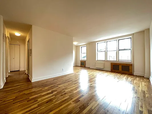 Rented by Kew Forest Realty Inc | media 1
