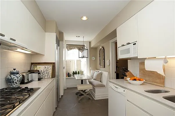 Sold by Leslie J. Garfield | media 7