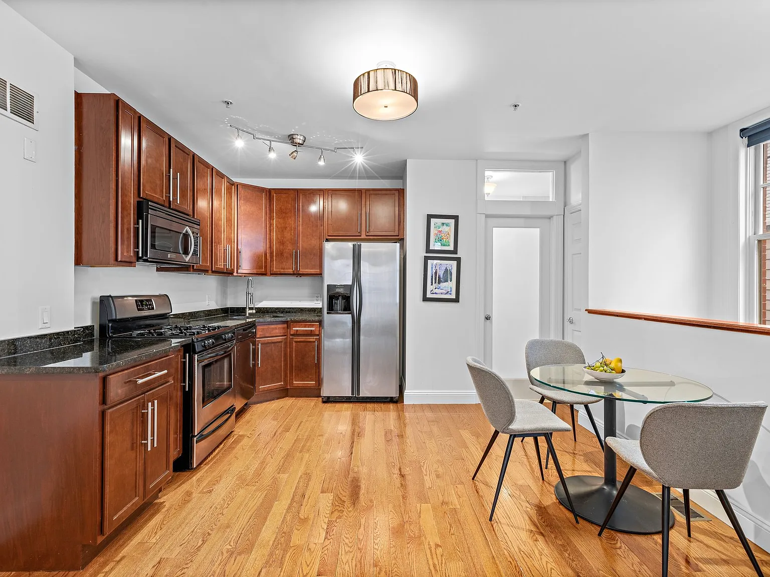 2 bed, 1000 sqft, $5,500 — Photo 4