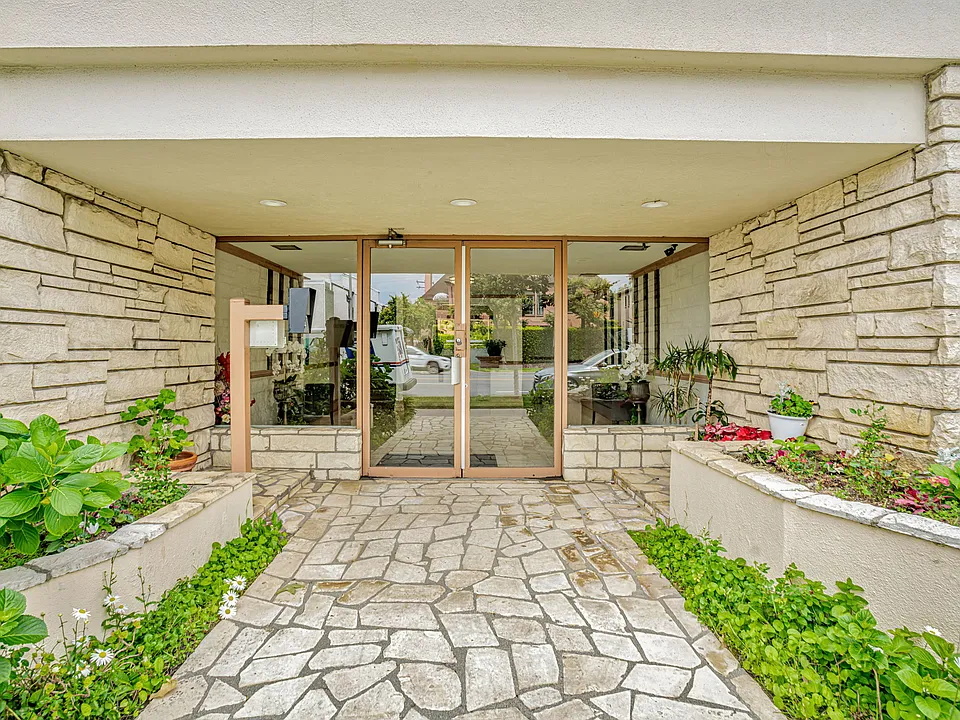 9520 W Olympic Blvd #203
