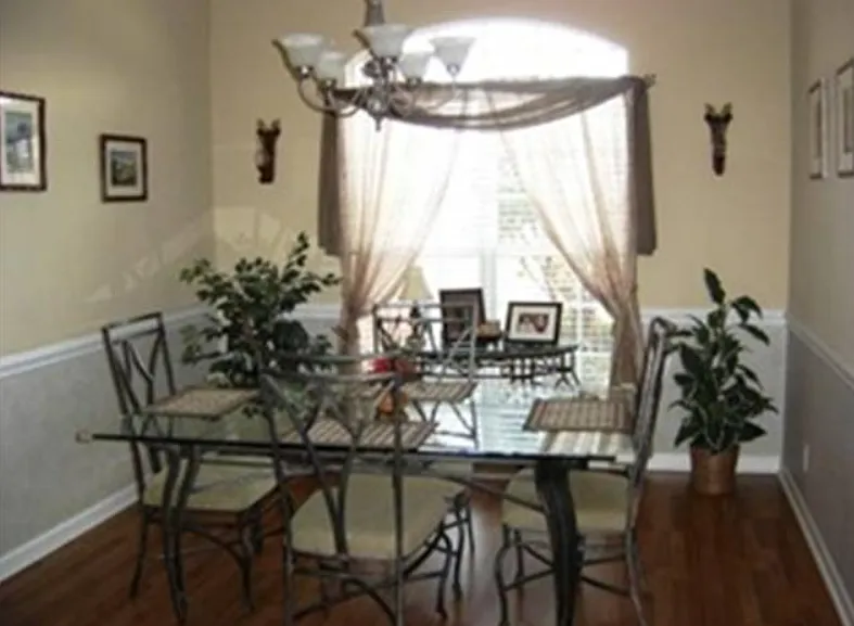 4 bed, 1796 sqft, $2,095 — Photo 4