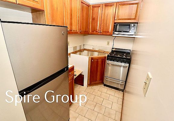 2nd image of 253 W 93rd St APT 1S