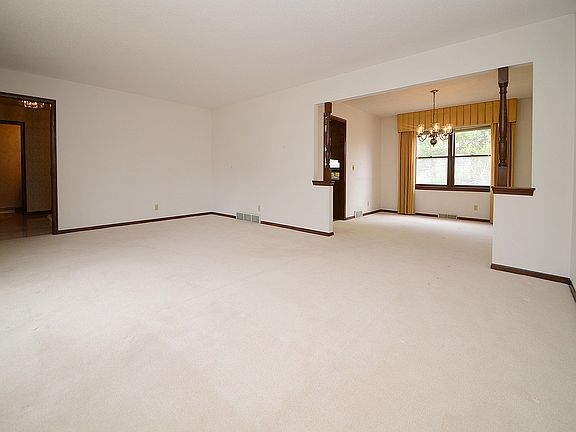 5th image of 2111 S 152nd St