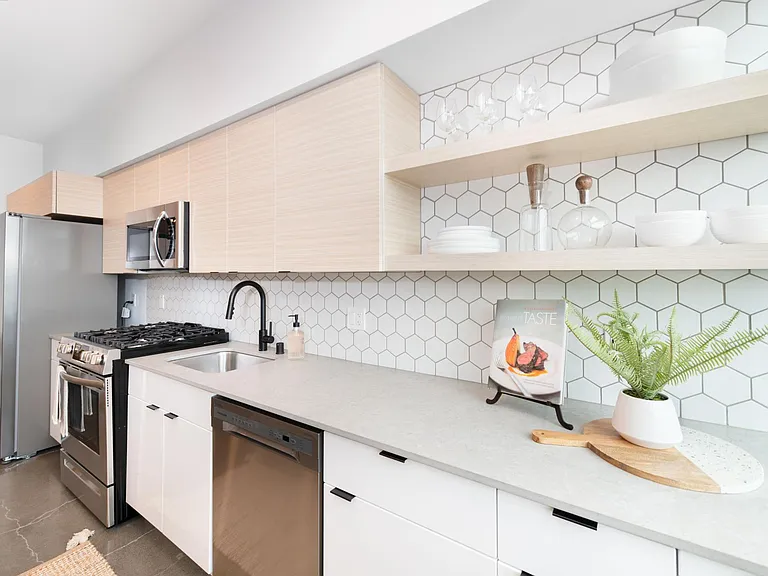Angelo Tower furnished kitchen