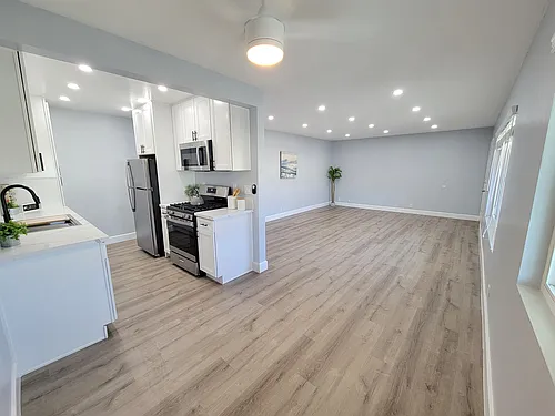 Floor plan 2 Bed 1 Bath double sink
