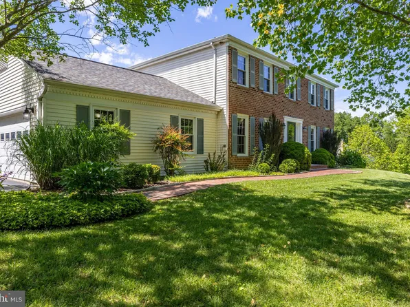 12160 Queens Brigade Dr, Fairfax, VA 22030