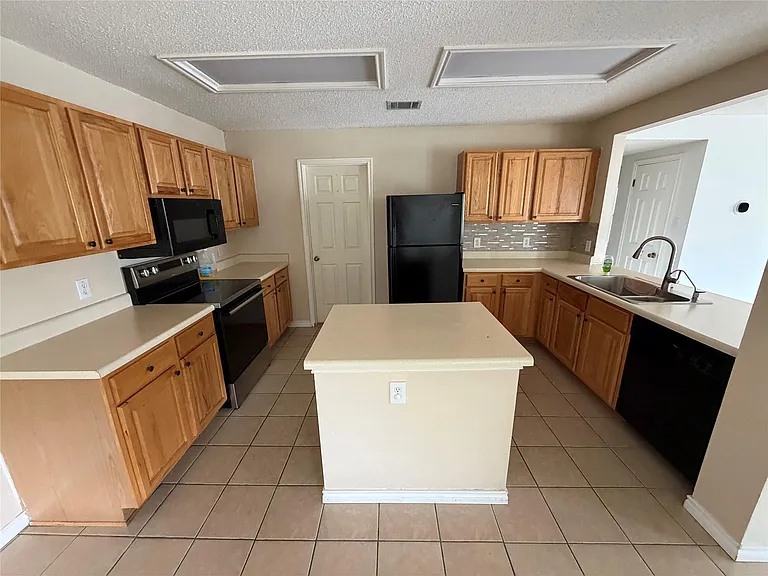 1704 Matagorda Dr — Photo 6