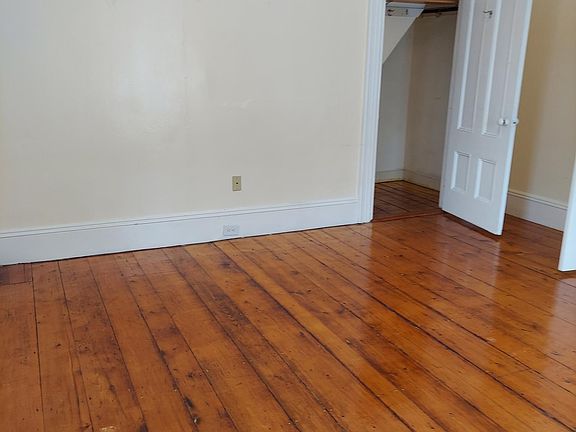 5th image of 516 Watertown St