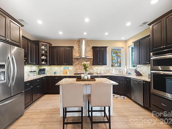 5th image of 226 Hermance Ln