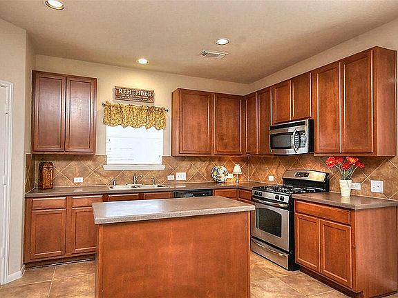 2nd image of 2911 Mustang Meadow Ln