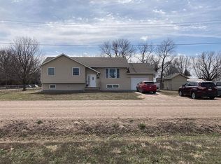 1454 Grand St, Central City, NE 68826