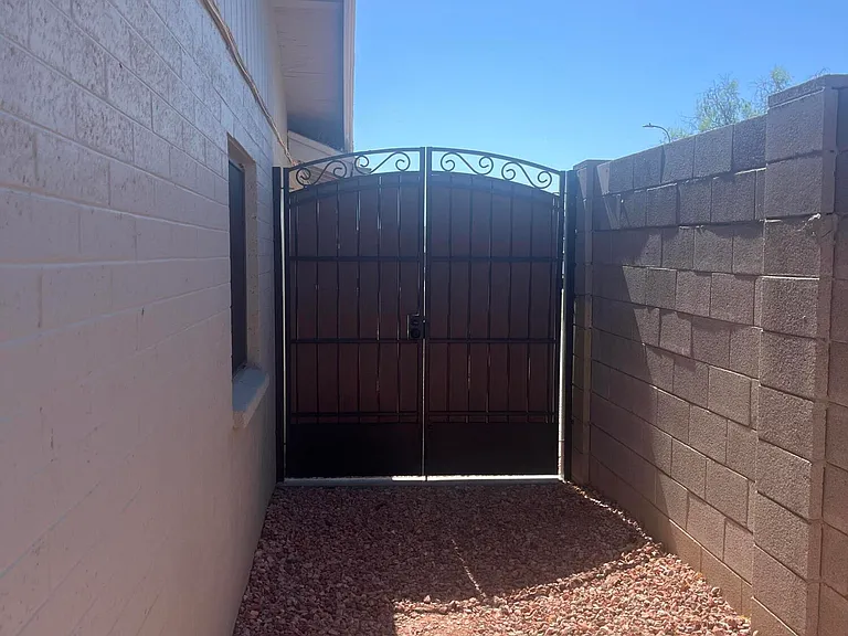6502 W Mercer Ln — Photo 10