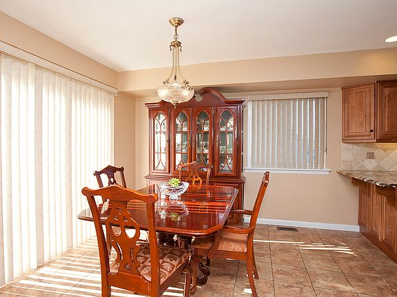 2nd image of 85 Waterside Close