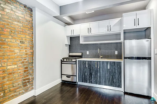 Rented by EXR | media 4