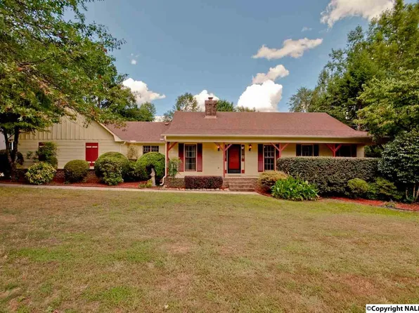 103 Catherine Dr SE, Owens Cross Roads, AL 35763