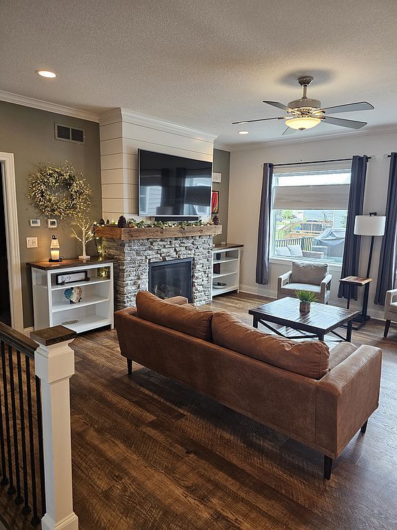 403 Huntington Cir - Property Image
