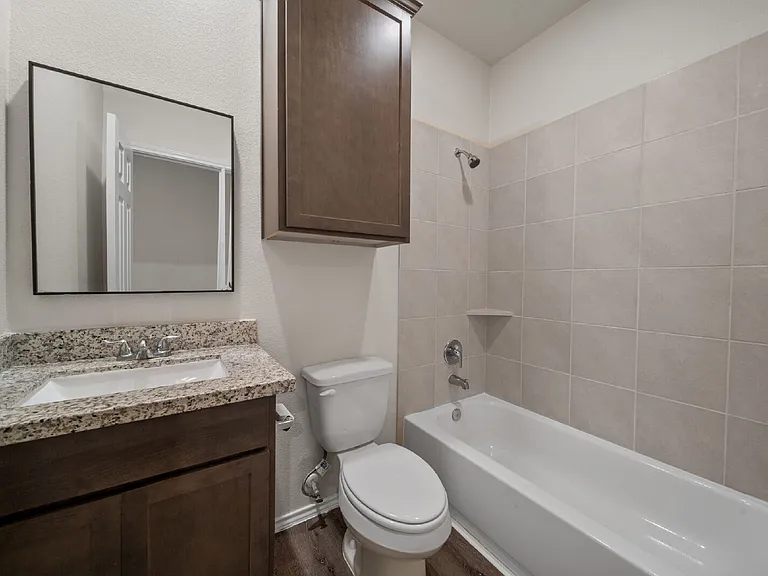 403 E Avenue G — Photo 12
