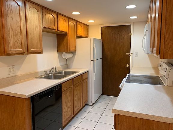 4th image of 12817 Carriage Ln APT 10