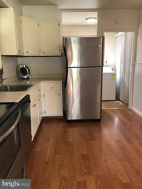 3 bed, 1.0 bath, 1075 sqft, $2,350 — Photo 3