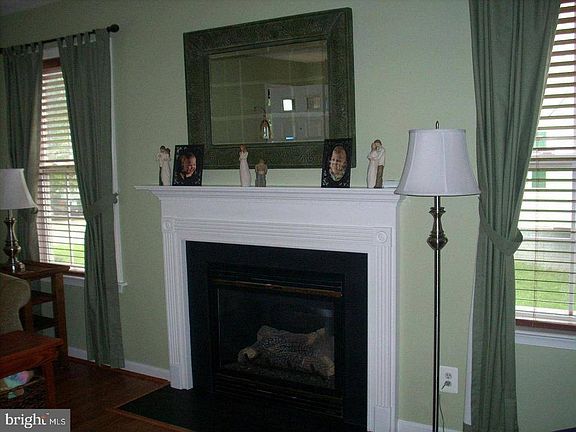 5th image of 201 Regina Ln