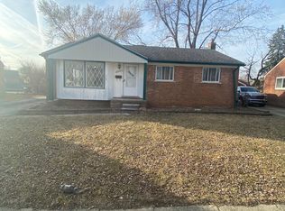 31523 Lyons Cir W, Warren, MI 48092