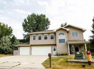 1520 Golden Valley Ln, Minot, ND 58703