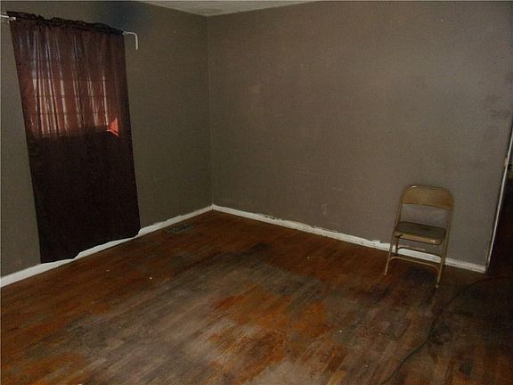 2nd image of 3634 N Graceland Ave