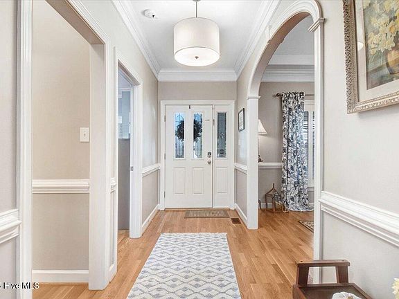 5th image of 806 S Baden Court