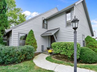 738 Chandler Rd, Gurnee, IL 60031