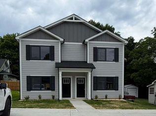 911 9th Street Dr NE, Hickory, NC 28601