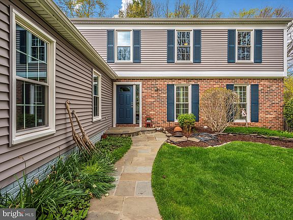 4th image of 1131 Halesworth Dr