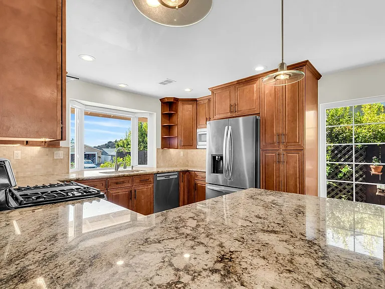 6246 Decanture St — Photo 10