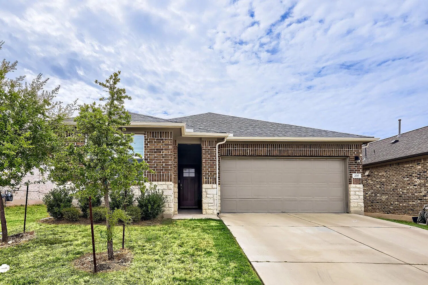 4 bed, 2.0 bath, 1737 sqft, $2,100 — Photo 1
